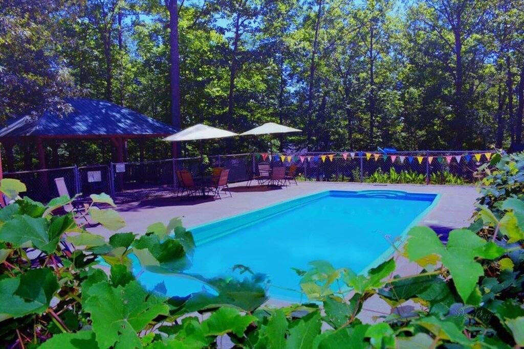 Woodland Cabin near Boat Ramp in Broken Bow Lake