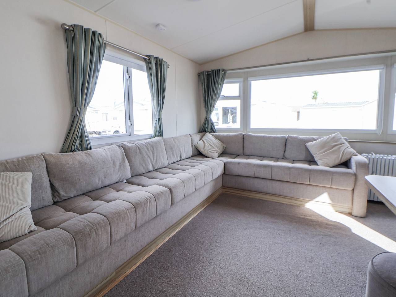 The Beachside Hideout - St Michaels and Browns Caravan Park in Towyn, Conwy und Umgebung