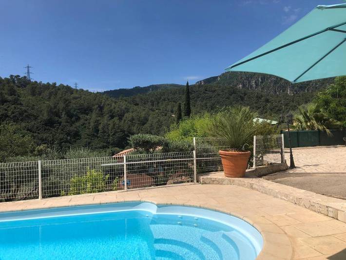 Gîte pour 4 personnes, avec vue et terrasse ainsi que piscine et jardin à Belgentier - 3