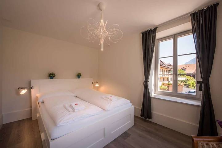 Geheel appartement, Dependance 2, perfecte 1e verdieping appartement met uitzicht op de bergen, een lift en wellness in Matten bei Interlaken, Meer van Thun