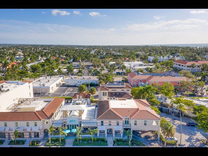 Vacation rental for 6 people, with hot tub and balcony in Naples (FL)