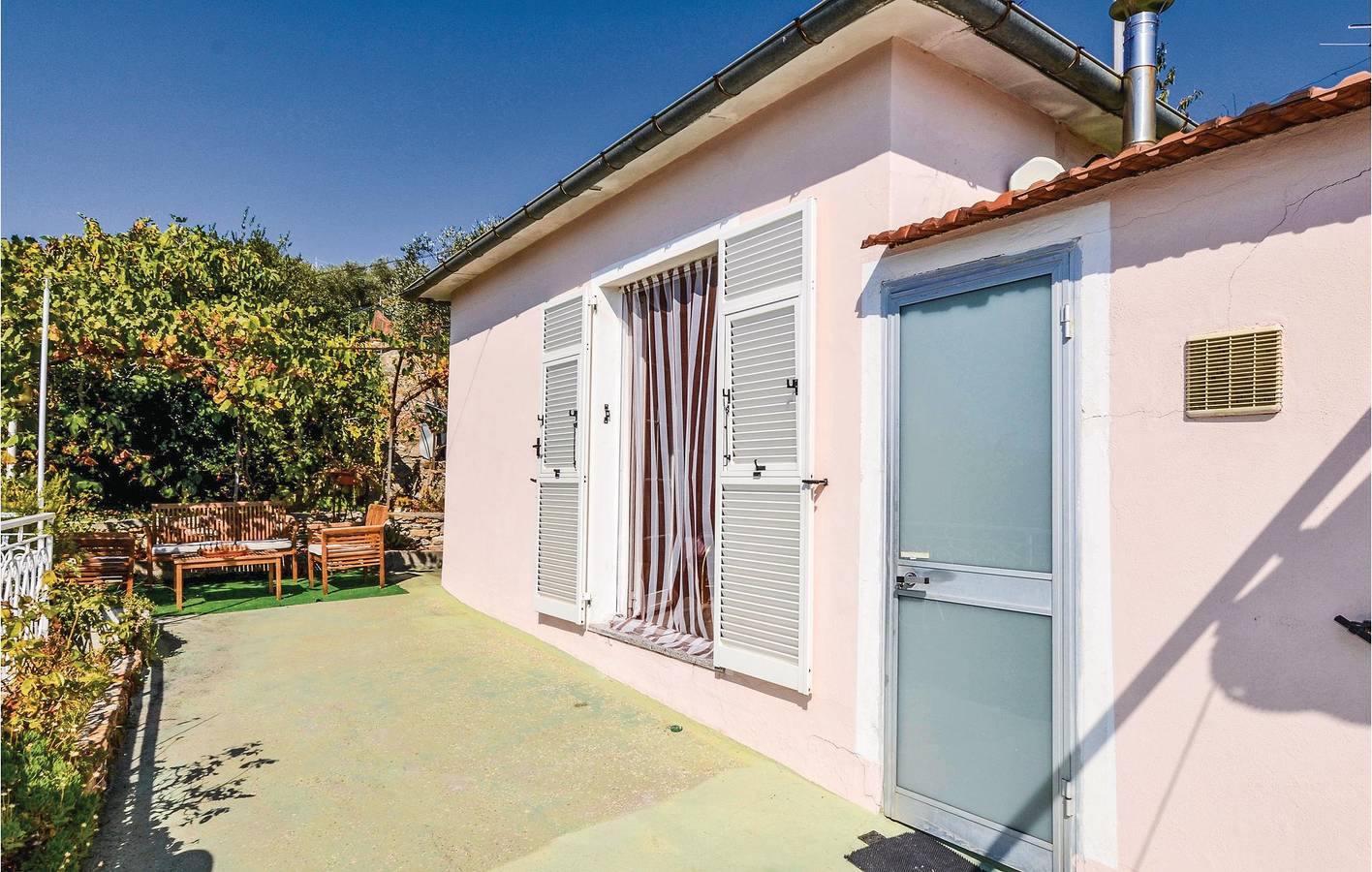 Appartement am Strand mit WiFi, AC & Parkplatz in Oneglia, Imperia