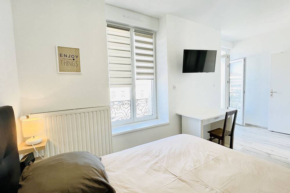 Apartamento entero, Romy Schneider: Encantador piso de un dormitorio en el corazón de la ciudad (aparcamiento y balcón) in Vittel, Neufchâteau