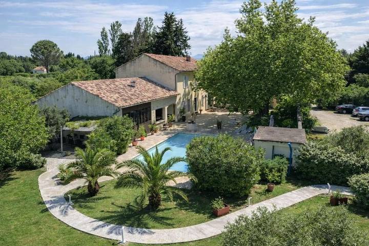 Location de vacances pour 6 personnes, avec Balcon et Terrasse ainsi que Jardin et Piscine à Sarrians