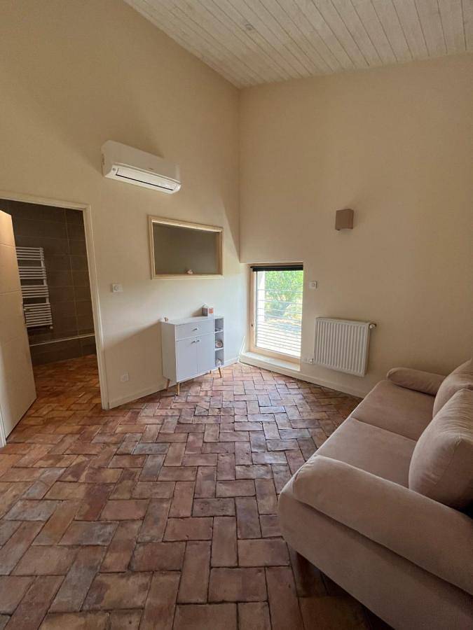 Small Double Room in Malataverne, Région de nyons