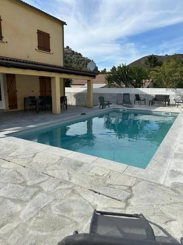 Cottage pour 8 personnes, avec terrasse et vue ainsi que piscine et jardin à Omessa