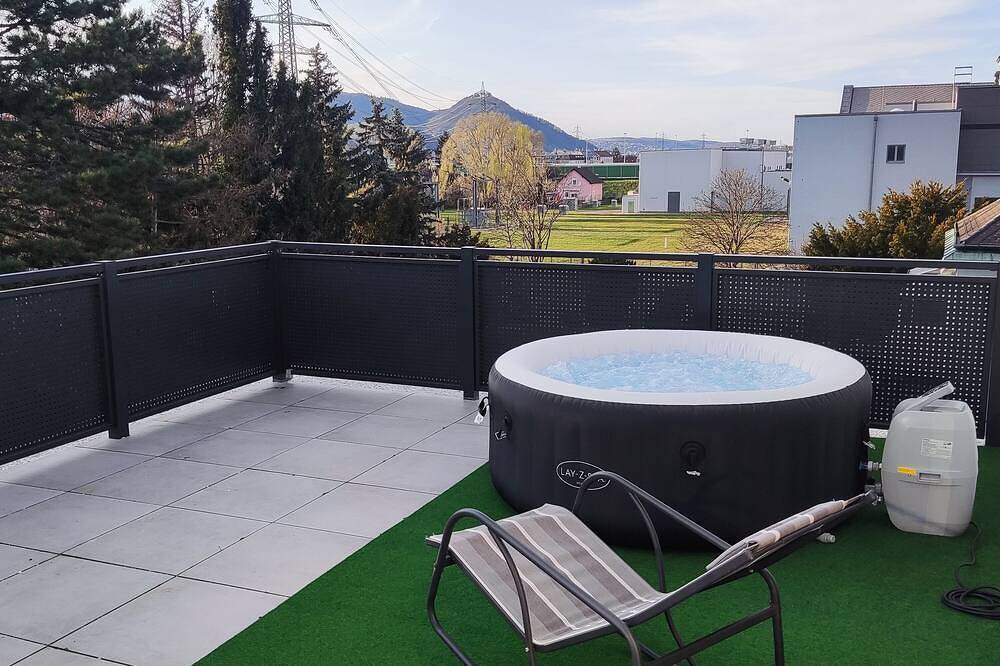 Appartamento intero, Gemütliches Penthouse Umbrella mit Zwei Großen Terrassen mit Whirlpool in Vienna, Danubio Bassa Austria