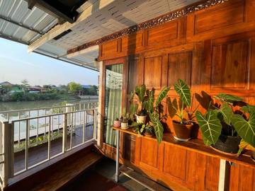 Maison d’hôte pour 2 personnes, avec balcon ainsi que vue et vue sur le lac, adapté aux familles dans Phra Nakhon Si Ayutthaya