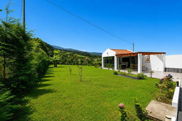 Casa rural para 6 personas, con Jacuzzi y Terraza además de Jardín y Piscina en Villa Franca Do Campo - 2