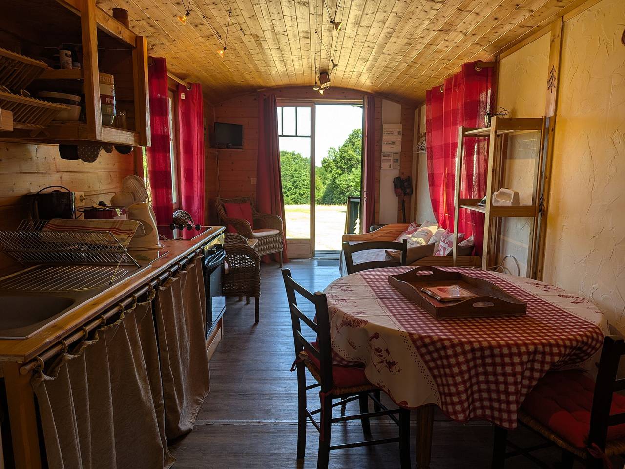 Komfortabler Zigeunerwagen im Herzen des Loiretals, ideal für Entspannung und Schlossbesichtigungen in Lion-en-Sullias, Loire-Tal