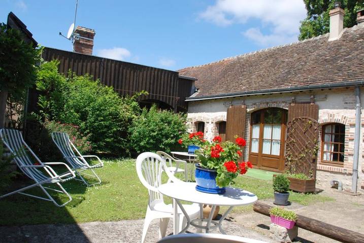 Location de vacances pour 2 personnes, avec Terrasse et Jardin à Salbris