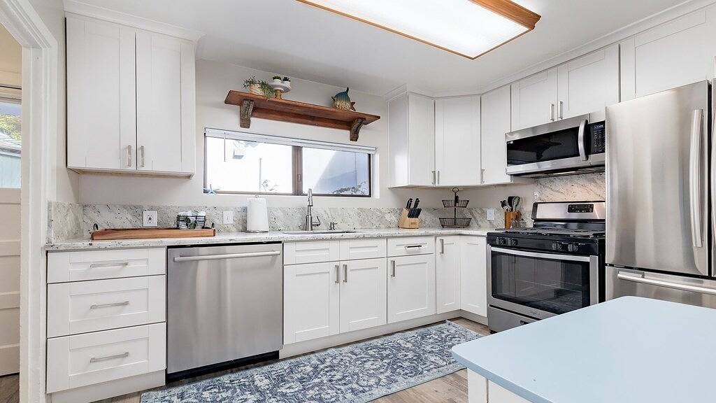 Begonia Beach Cottage- Dog Friendly in Capitola, Santa Cruz County