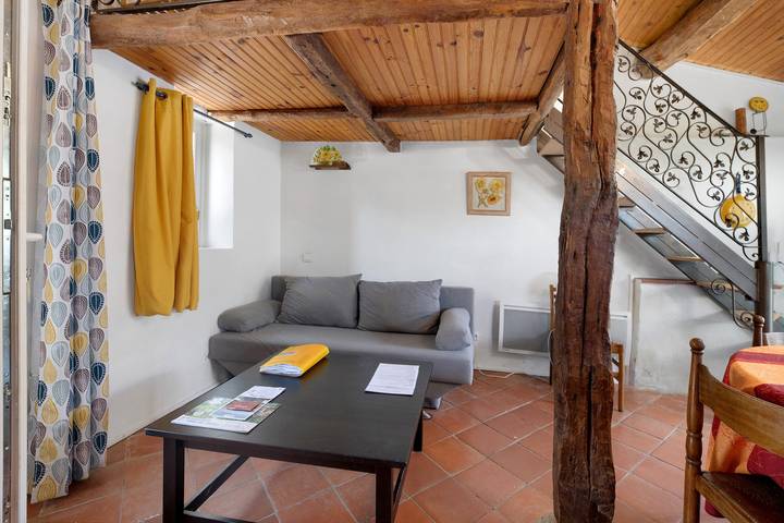 Gîte Le Tournesol – Vue Montagne, Piscine Partagée et Wi-Fi in Salles-sur-l'Hers, Région de Carcassonne