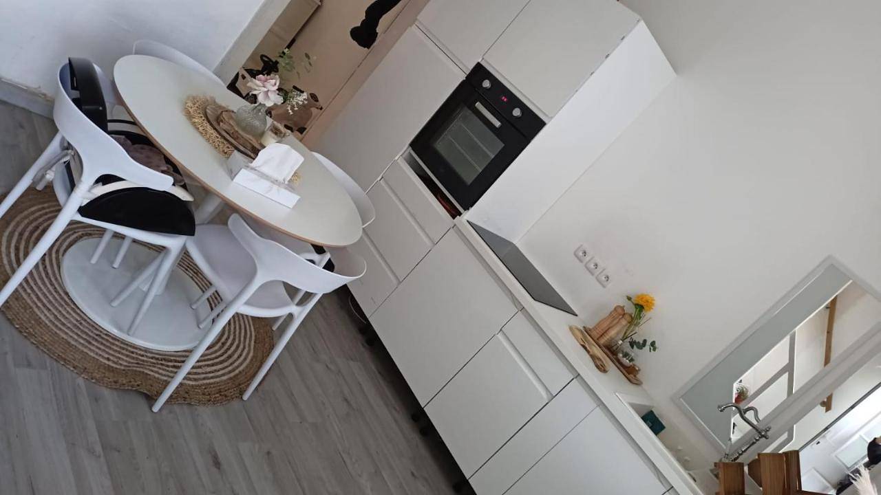 Appartement entier, One-Bedroom Apartment in Maubeuge, Avesnes-sur-Helpe