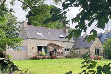 Ferienhaus für 6 Personen, mit Terrasse und Whirlpool sowie Garten in Camaret-sur-Mer