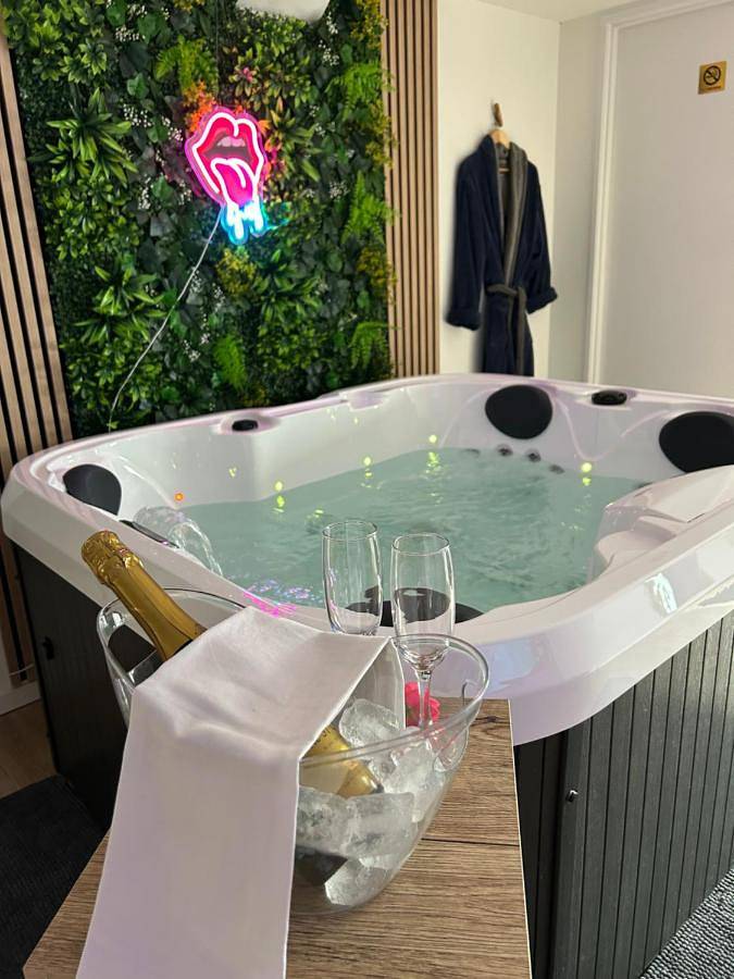 Hôtel pour 2 personnes, avec jacuzzi dans Feuquières