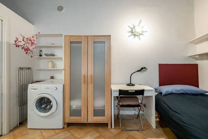 Guesthost - Urbino Historical Central Studio Flat! in Urbino, Valle del Metauro