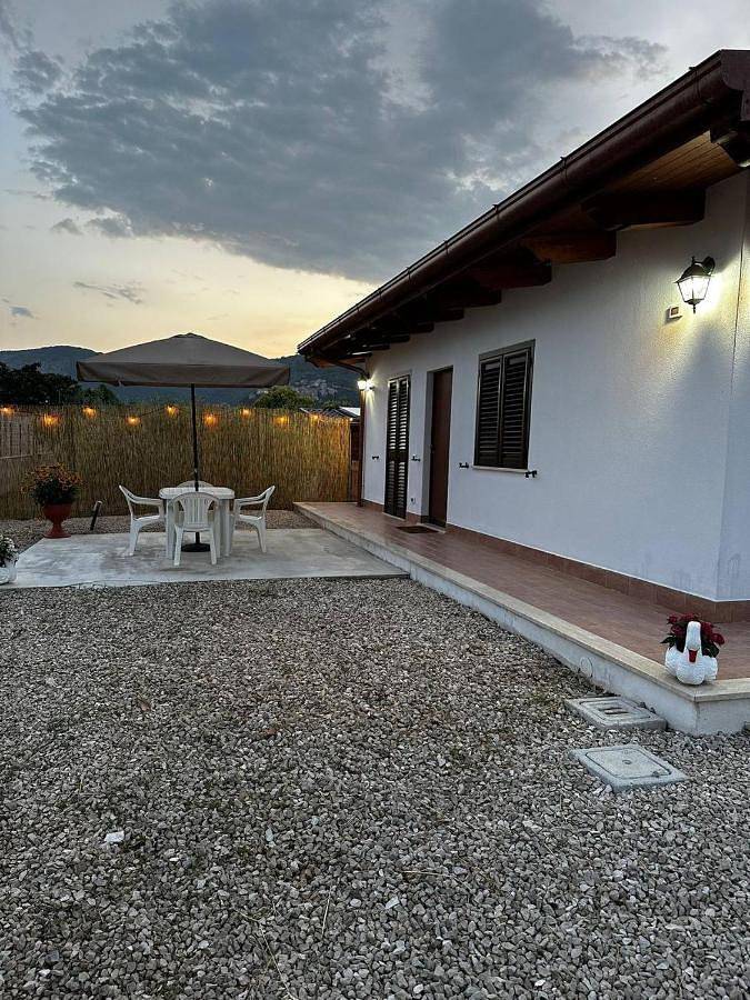 Casa vacanza per 4 persone, con giardino, adatto a famiglie con bambini in Fondi