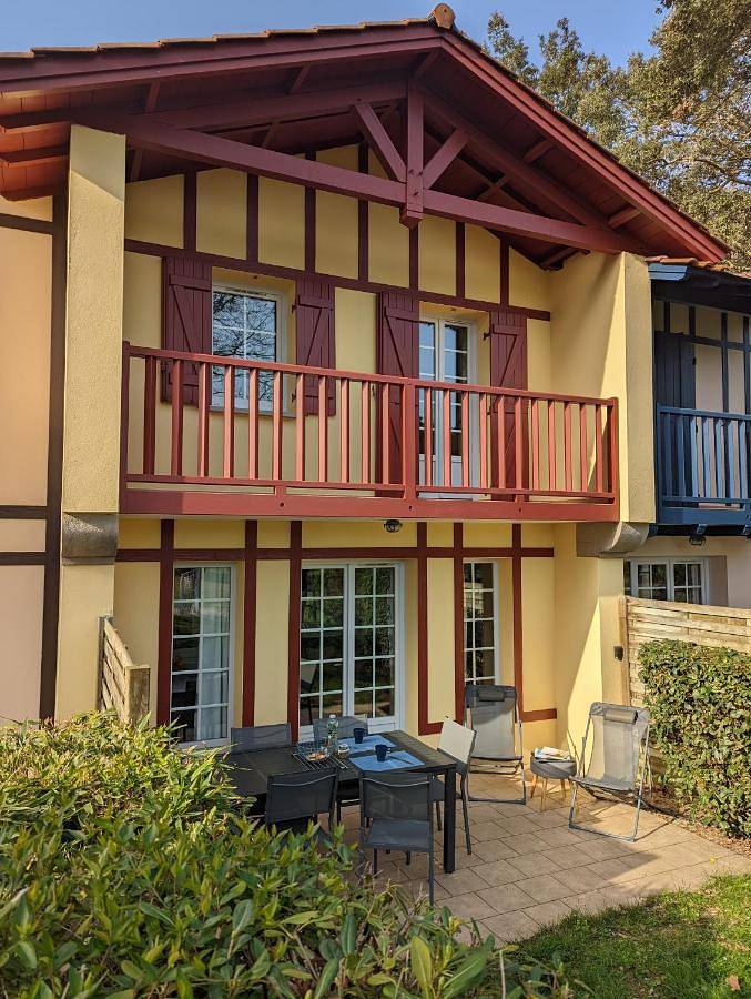 Location de vacances pour 6 personnes, avec vue et piscine ainsi que bassin pour enfant et jardin dans Golf De Moliets Moliets Et Maa - 2