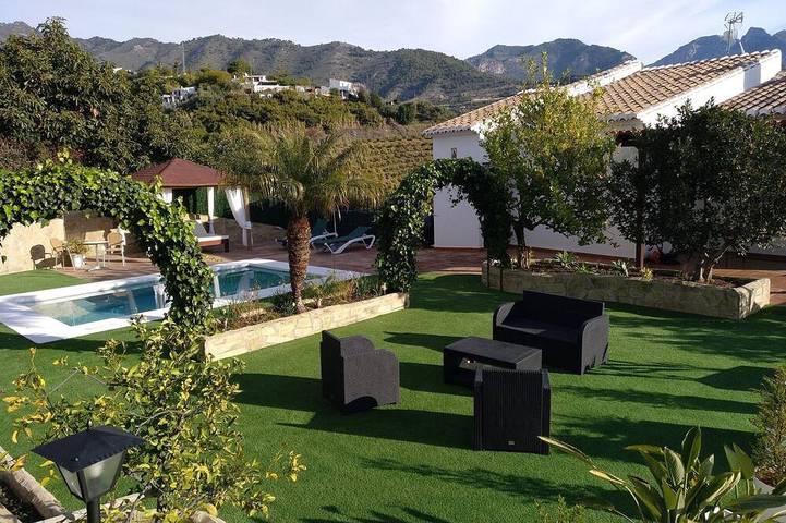 Chalet para 4 personas, con terraza y piscina - 1