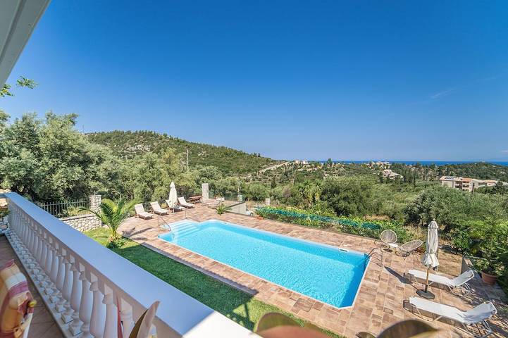 Villa for 12 people, with balcony and garden in Agios Nikitas