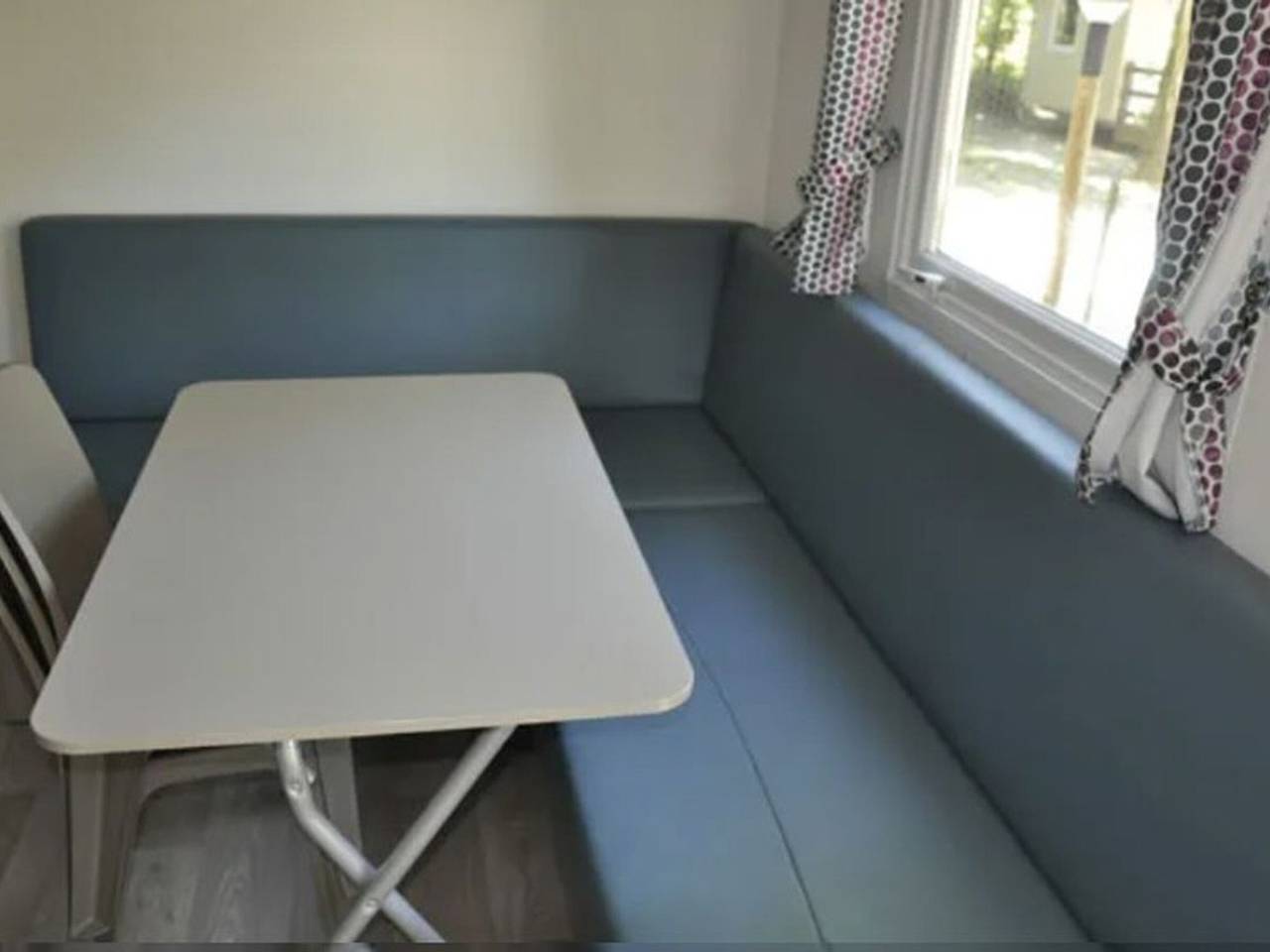 Mobil-home spacieux 8 pers. avec terrasse in Lavilledieu, Ardèche