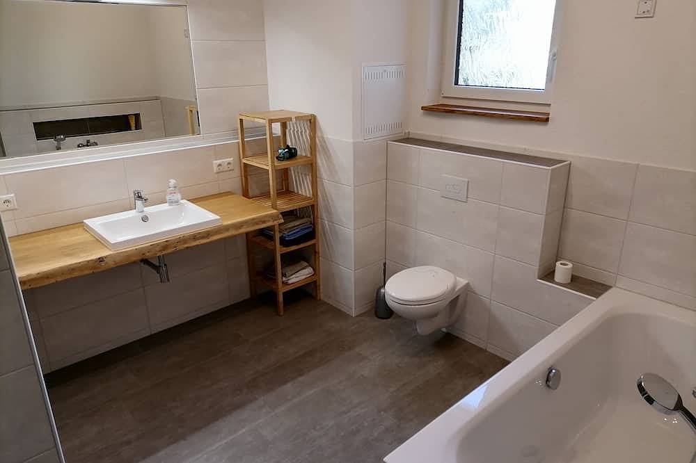 Ganze Wohnung, Großzügige Ferienwohnung Thüringer Meer mit Charme und viel Licht in Lobenstein, Bad Lobenstein
