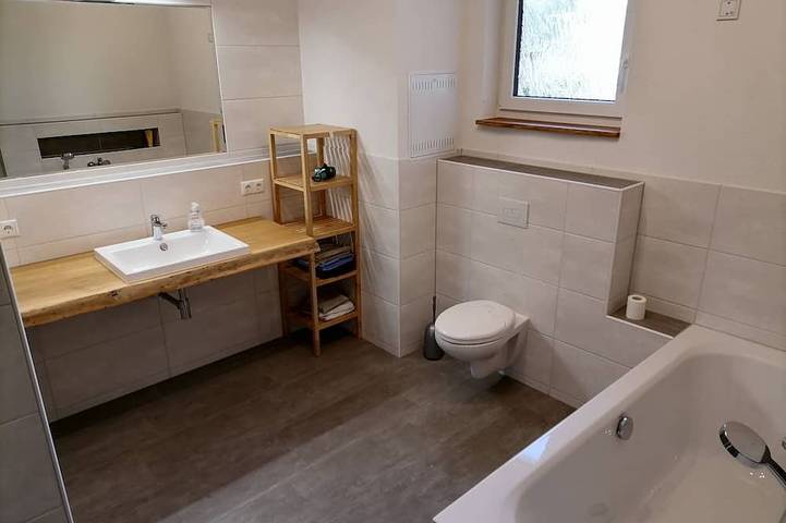Ganze Wohnung, Großzügige Ferienwohnung Thüringer Meer mit Charme und viel Licht in Lobenstein, Bad Lobenstein