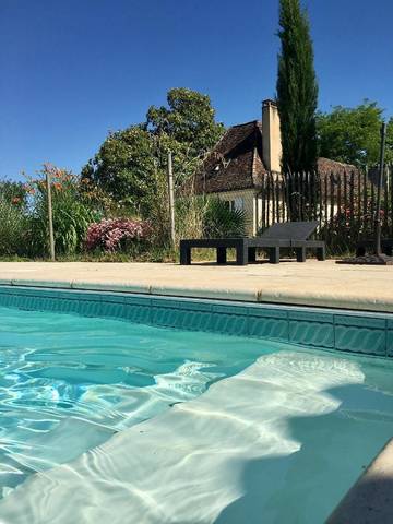 Chambre d’hôte pour 2 personnes, avec jardin ainsi que vue et piscine, animaux acceptés à Bergerac