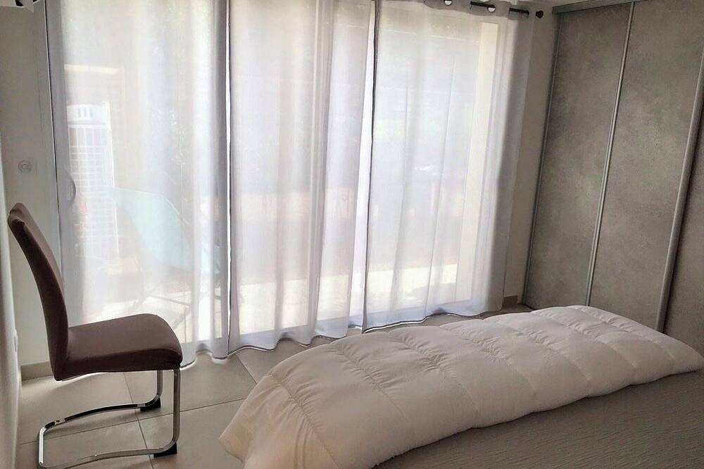 Apartamento entero, 500 metres from the beach, air-conditioned, garden, swimming pool, ideal for families in Pinarellu, Zonza
