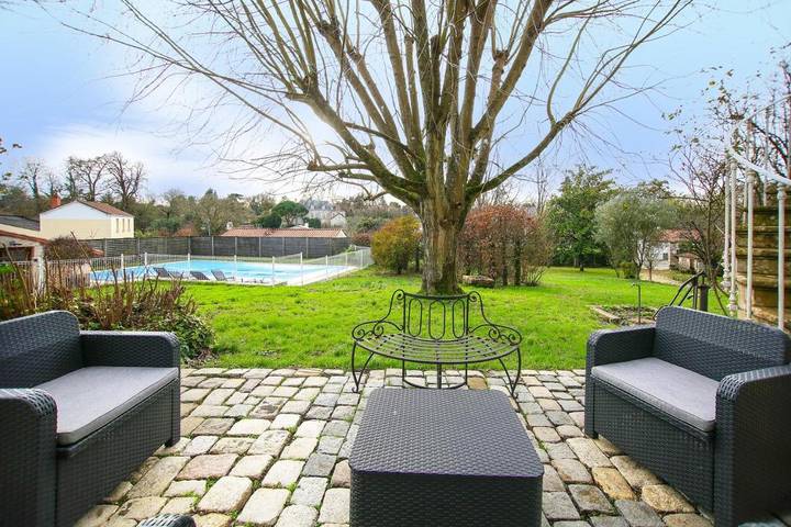 Gîte pour 4 personnes, avec terrasse ainsi que jardin et piscine à L'Hermenault