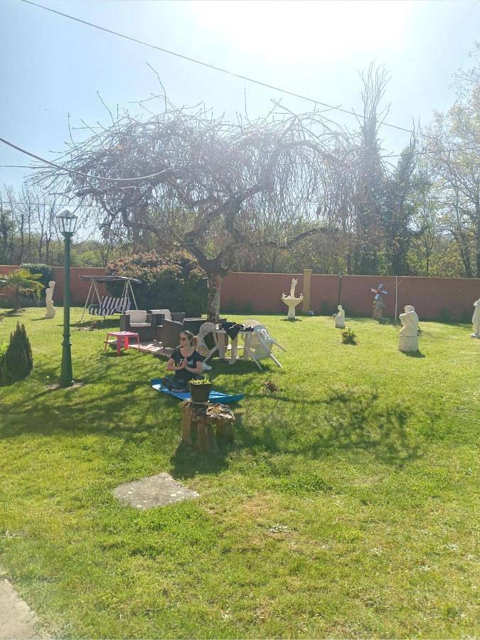 Location de vacances pour 8 personnes, avec jardin et terrasse dans Charny-Orée-de-Puisaye - 2