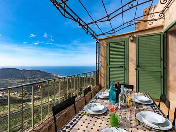 Gîte pour 6 personnes, avec terrasse à Sant'Antonino