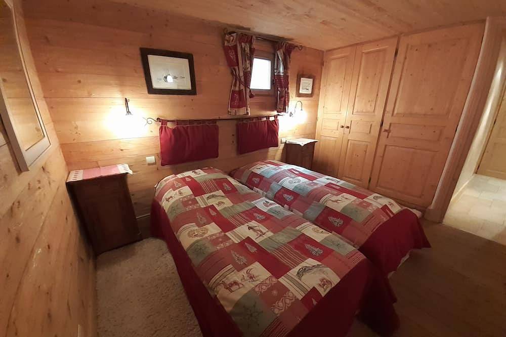 Mimosa - Attractive Ski Chalet in Courchevel 1300 (Le Praz), Saint-Bon-Tarentaise