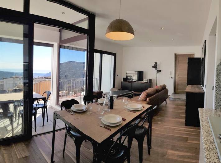 Gîte pour 5 personnes, avec Balcon ainsi que Terrasse et Vue à Ulassai