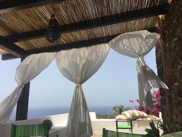 Ferienhaus 'Antico Dammuso' mit privater Terrasse und privatem Garten in Pantelleria, Trapani Provinz