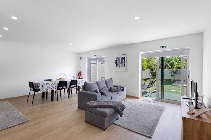 Manuelhouse – Modern Two-Story Home in Vila Nova de Gaia in Vilar de Andorinho, Porto District
