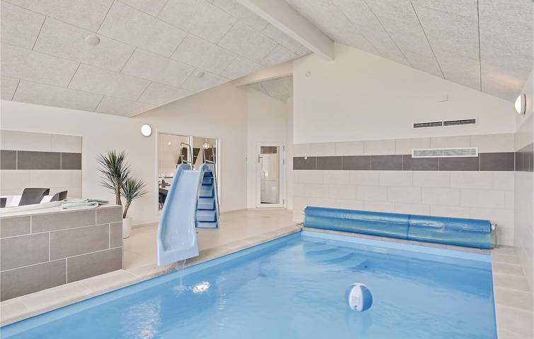 Ferienhaus für 18 Personen, mit Terrasse und Whirlpool sowie Garten und Pool in Hostrup Strand - 3