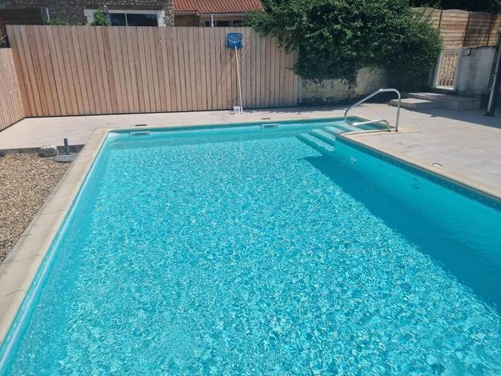 Location de vacances pour 11 personnes, avec jardin ainsi que piscine et vue à Douzillac - 4