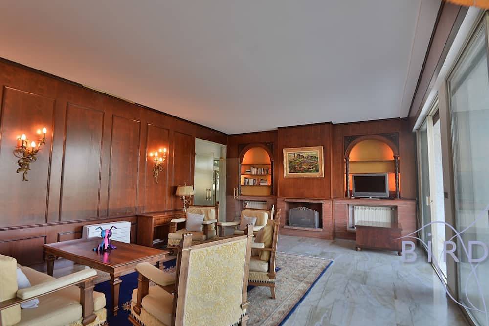 Magnificent residence with swimming pool and garden in Mougins in Mougins, Cannes region