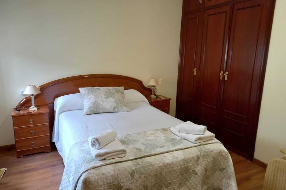 Entire apartment, Apartamento El Llerau in Cangas de Onís, Asturias Province