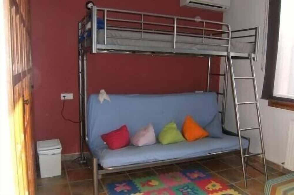 Stehend Villa Roses im Park, privatem Pool, ruhig, alle Dienste in Pau (Spanien), Oberampurien