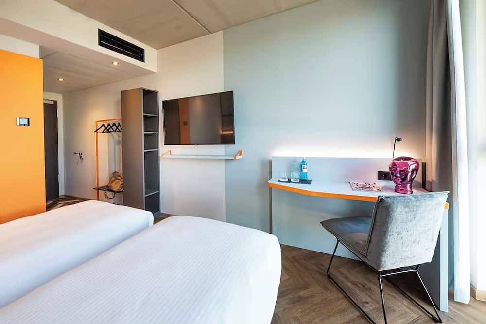 Comfortable Superior Double Stay with Workspace | Pets are Allowed in Waiblingen, Rems-Murr-Kreis