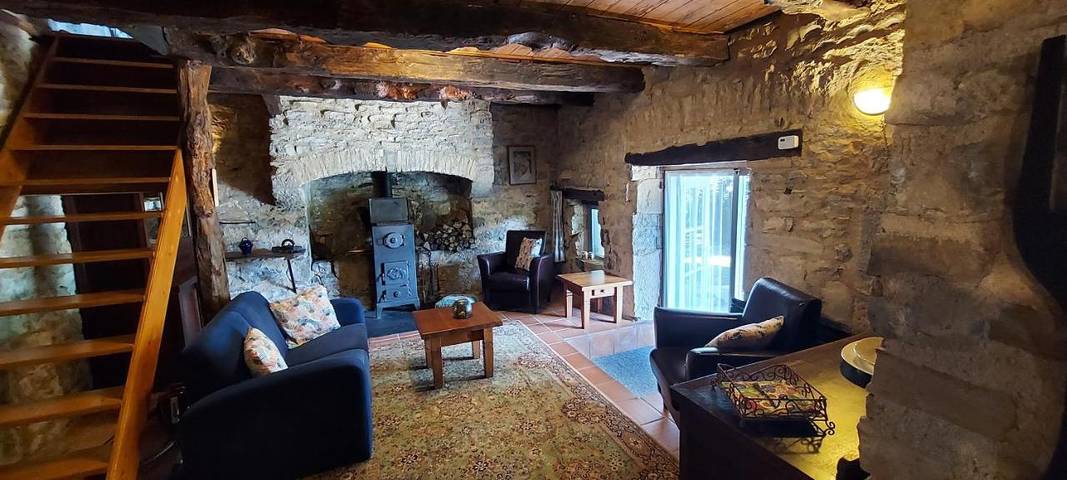 Location de vacances pour 2 personnes, avec jardin et vue ainsi que terrasse et piscine à Ginals - 4