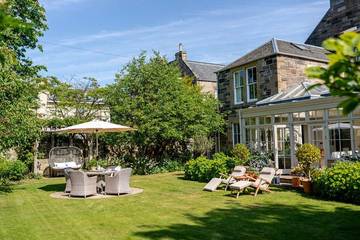 Holiday Home for 12 People in Edinburgh, Edinburgh and Lothian, Photo 4