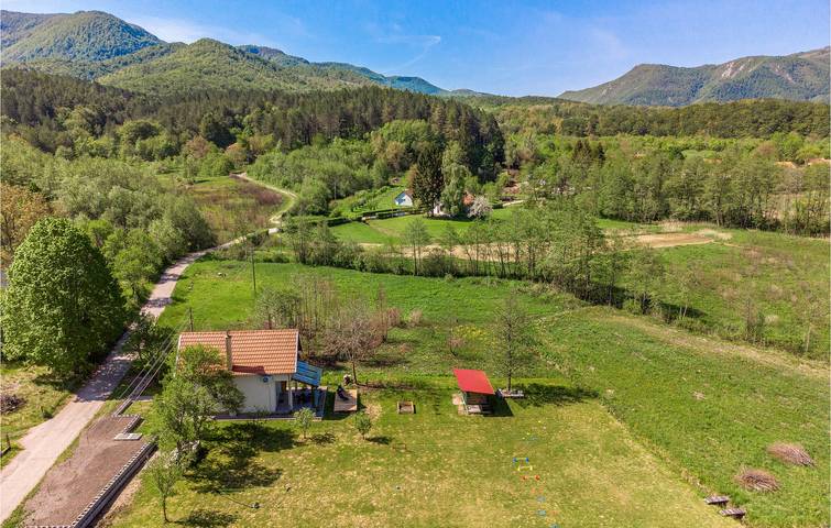 Gemütliche Ferienwohnung mit Terrasse, Küche, WLAN und Parkplatz in Gračac, Zadar