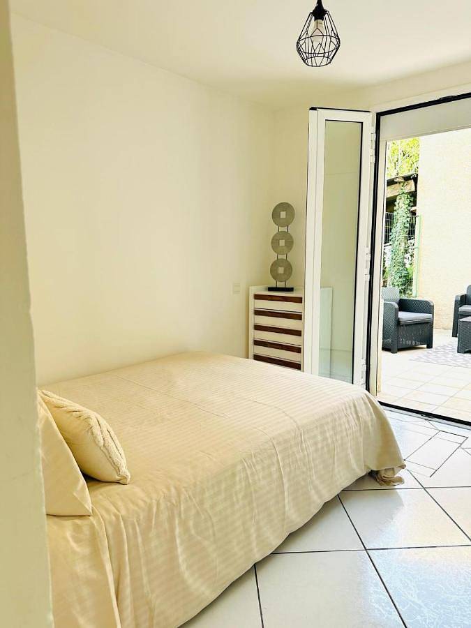 Appartement entier, Two-Bedroom Apartment in Vinon-sur-Verdon, Région de Brignoles