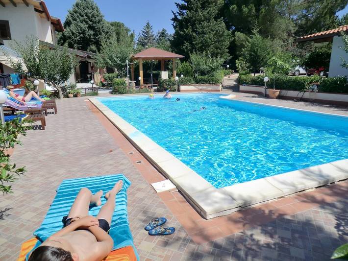 Casa vacanza per 6 persone, con piscina e balcone nonché giardino, adatto a famiglie con bambini a Partinico