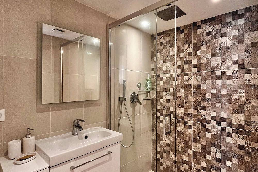 Apartamento entero, Charming 2-room villa 5 minutes from the golf courses, near the sea and mountains in Le Rouret, Region de Cannes