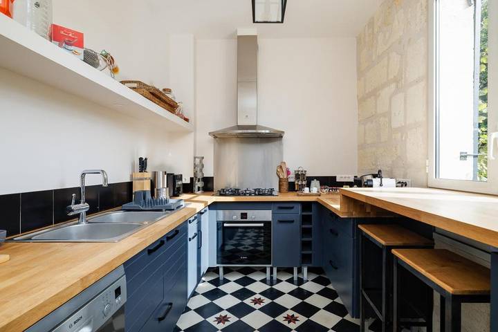 Location de vacances pour 14 personnes, avec piscine et jardin ainsi que vue et terrasse à Carignan-de-Bordeaux - 3